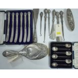 Silver dressing items, spoons and knives