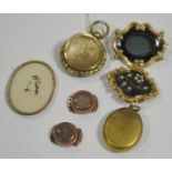 Mourning brooches and lockets