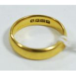 22ct yellow gold wedding band