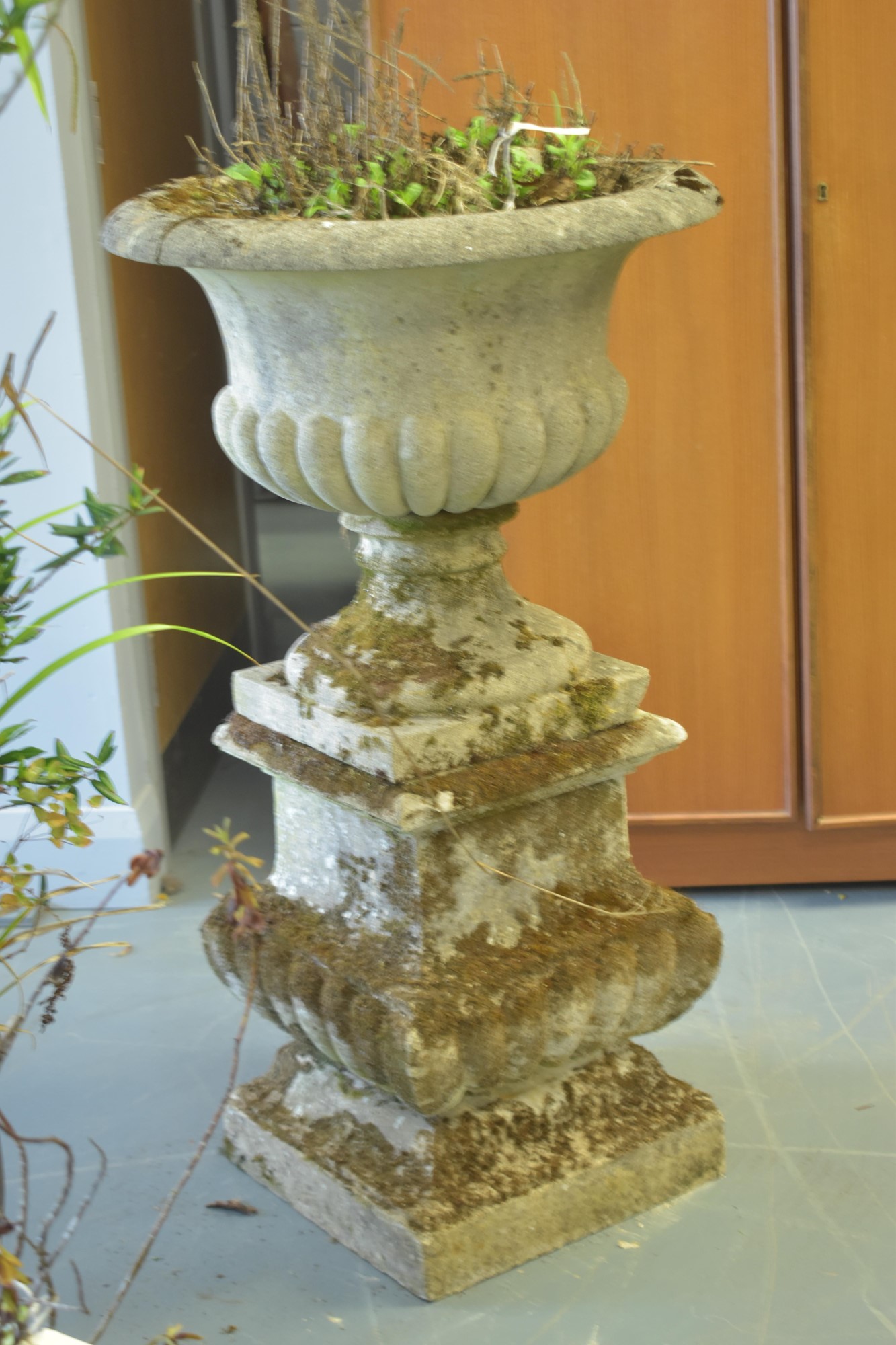 Garden urn