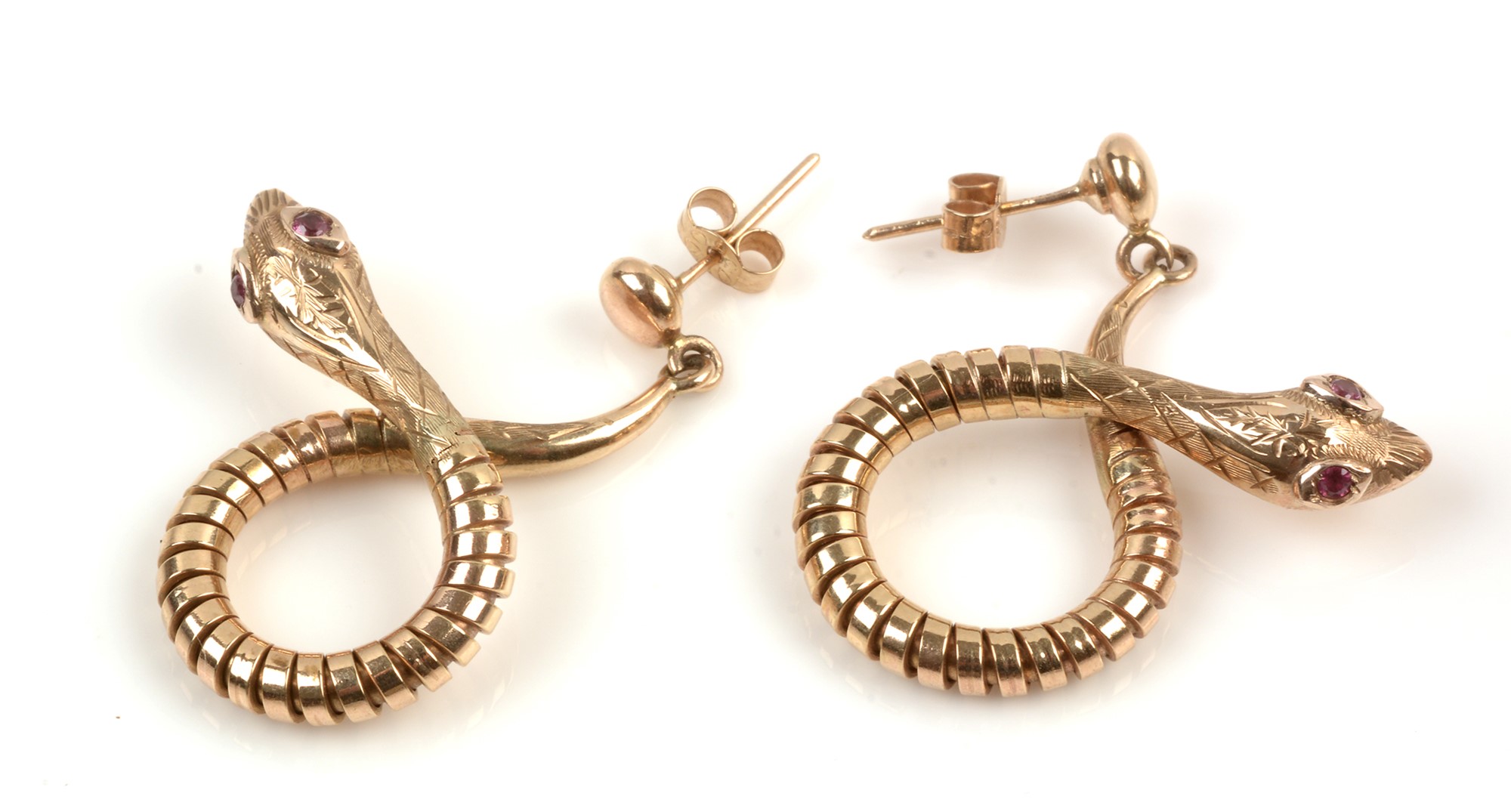 Pair snake pattern earrings