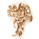 A floral pattern diamond set fur clip