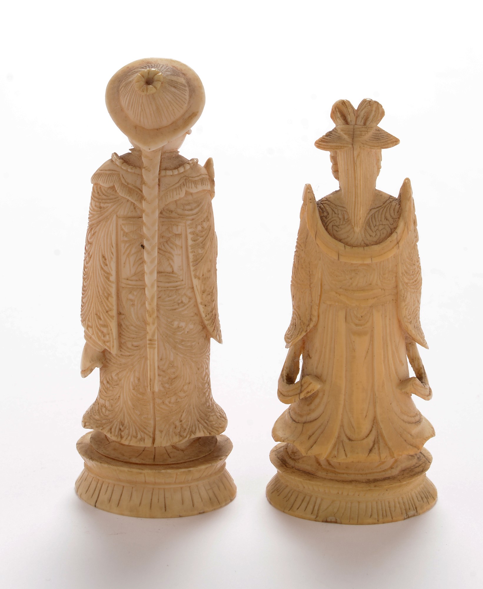 Two Canton ivory chess pieces; small Chinese ivory box; and a netsuke. - Image 6 of 18