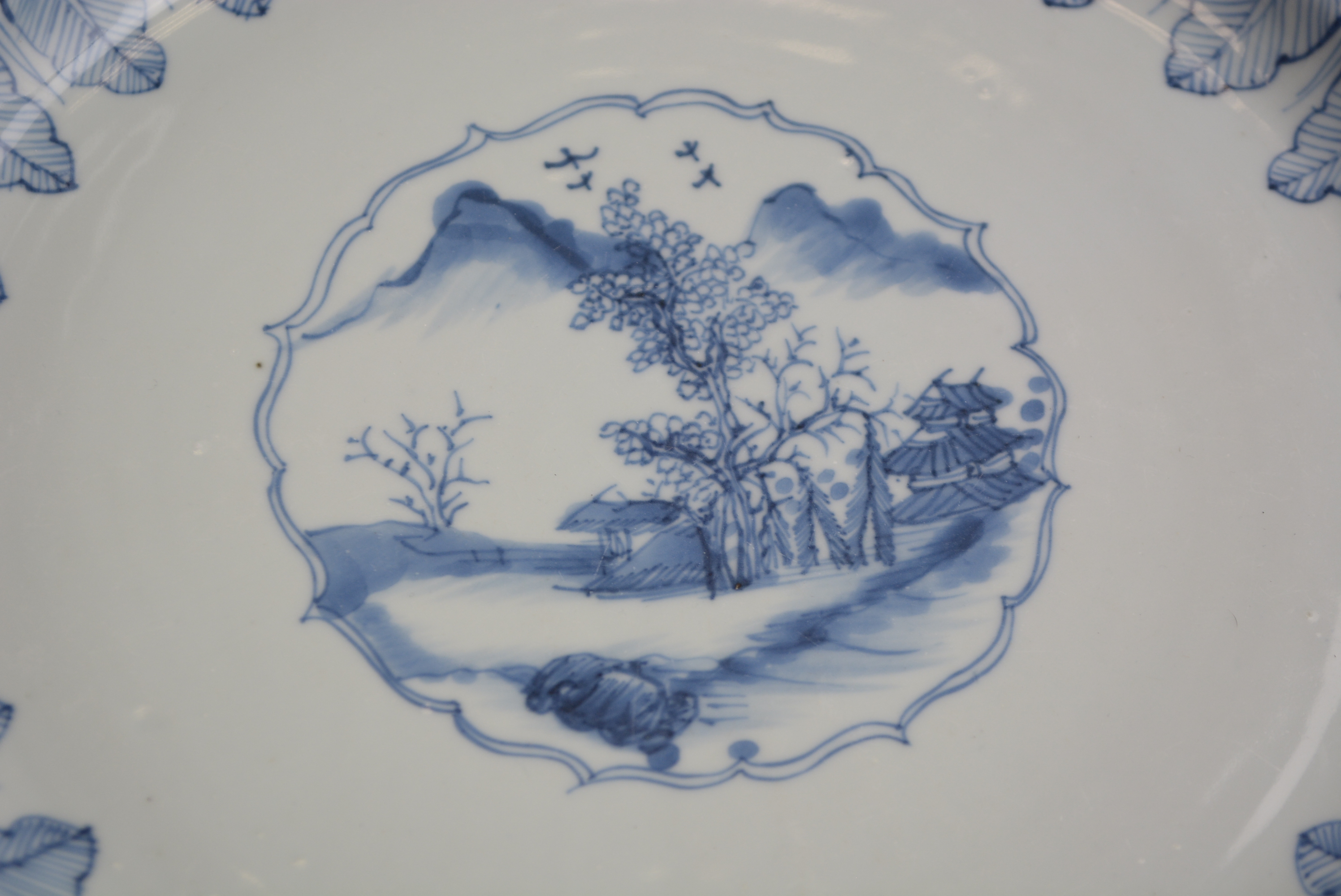 Chinese blue and white charger - Image 7 of 11