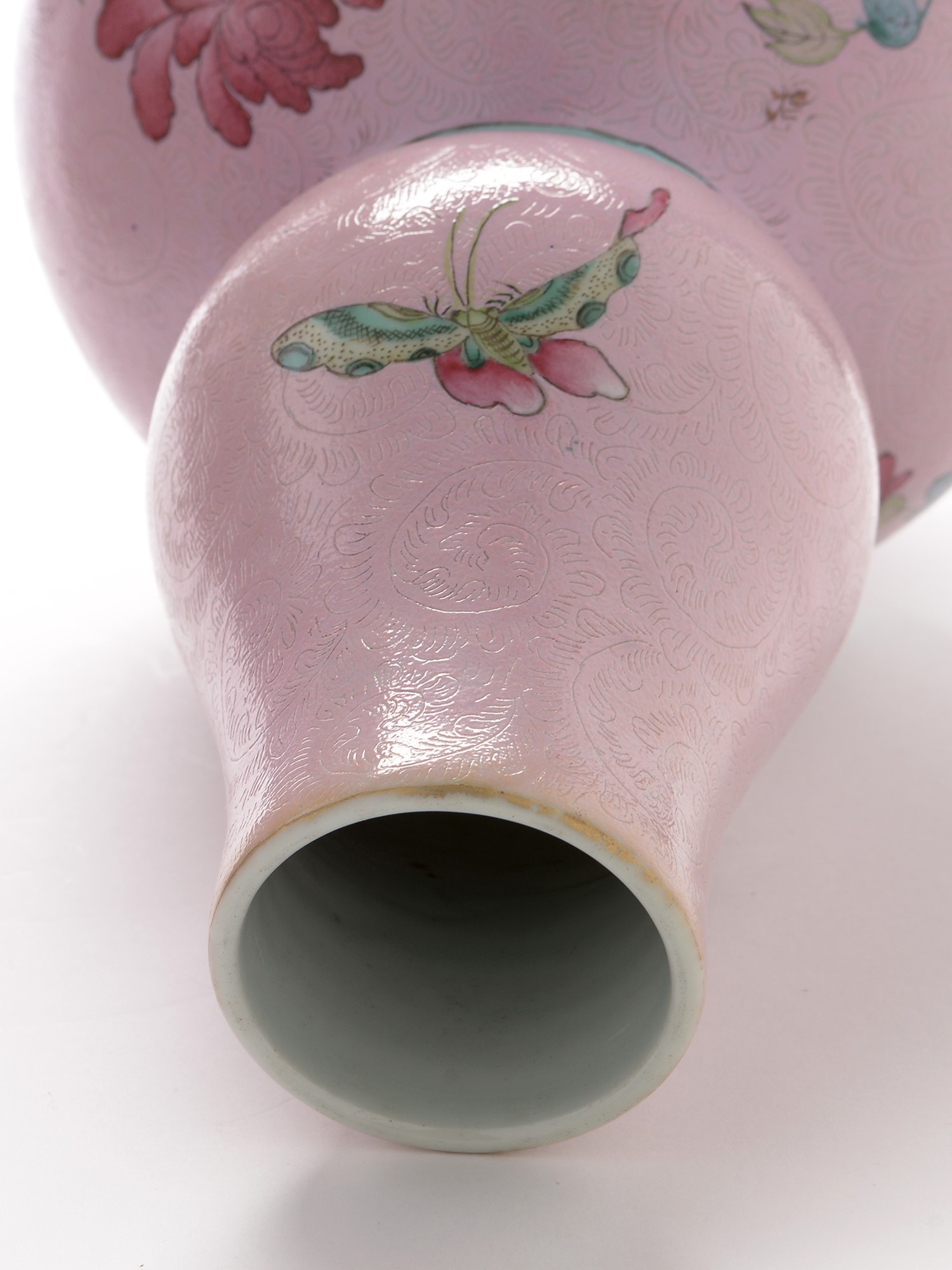 Pair of Chinese famille rose vases and covers - Image 4 of 12
