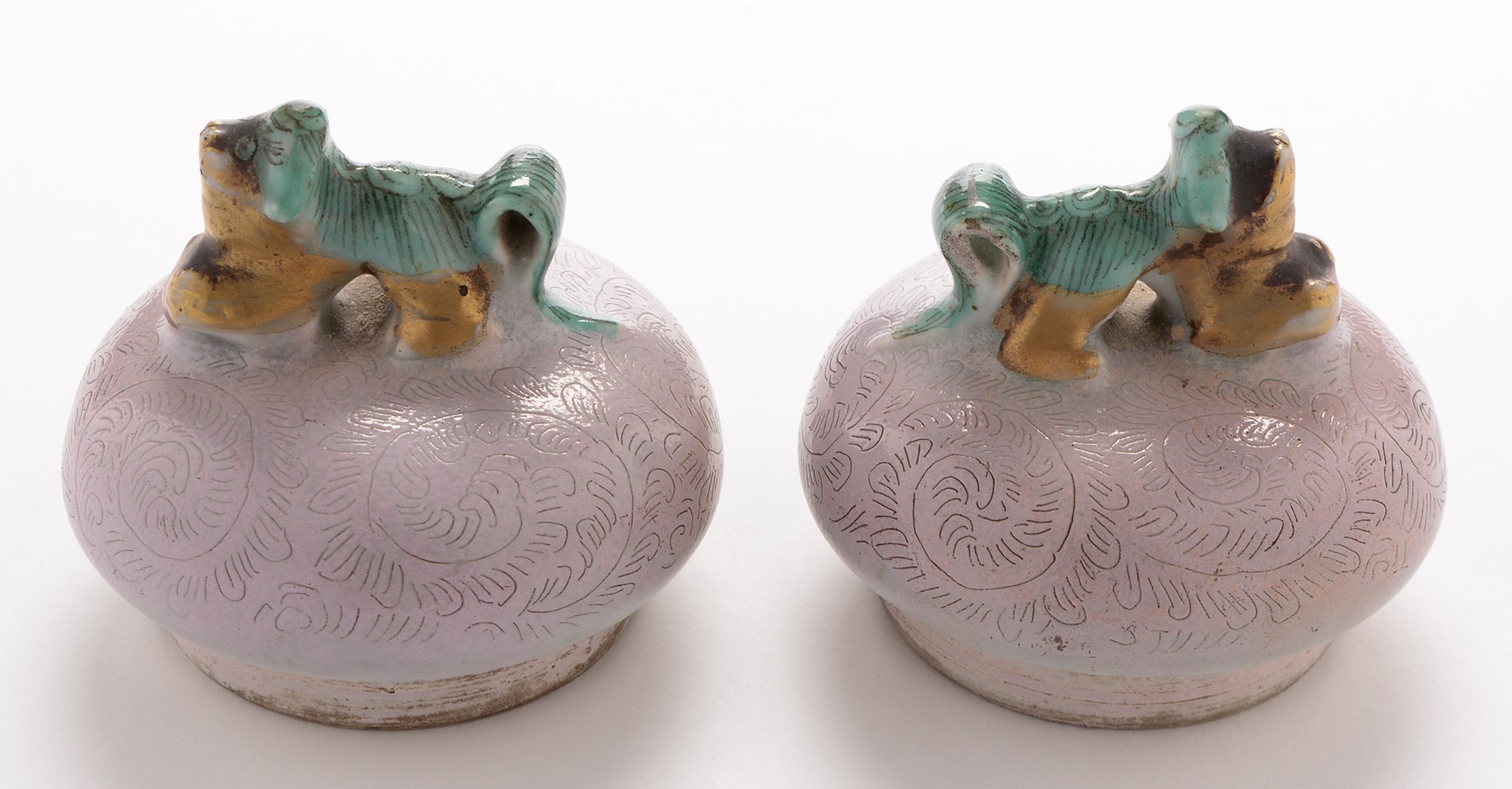 Pair of Chinese famille rose vases and covers - Image 9 of 12