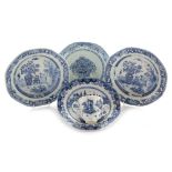 Chinese export ware double handled cup and four plates, Qianlong