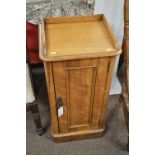 Early 20th Century satinwood bedside cabinet