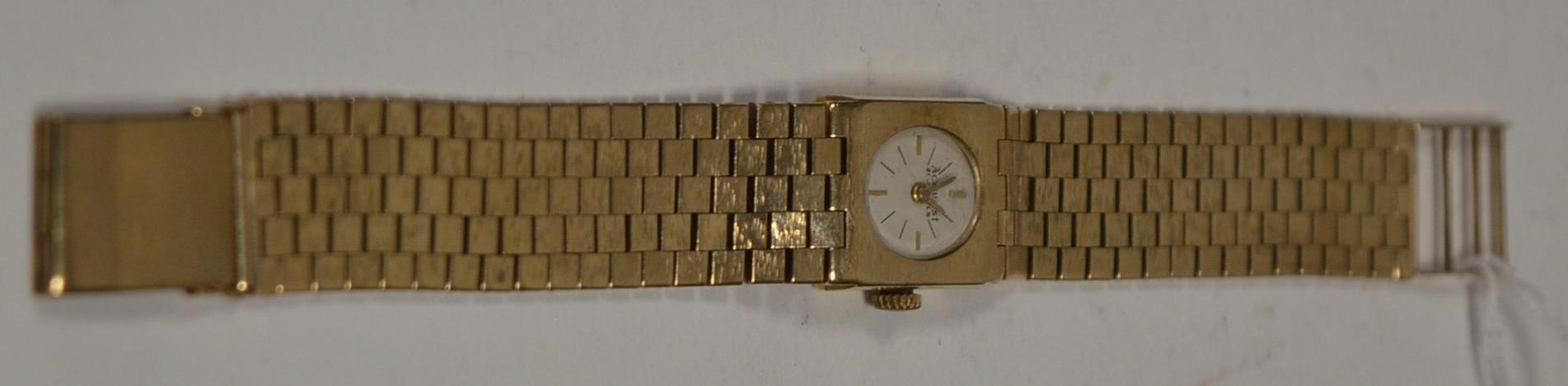 An Accurist 9ct yellow gold cocktail watch