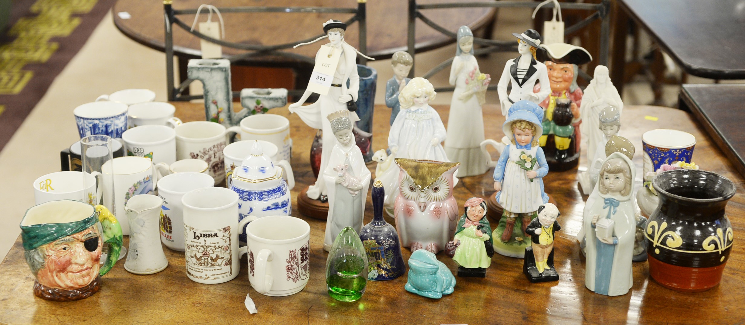 Mixed china and figurines