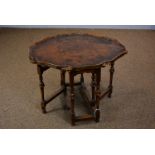 Queen Anne-style drop leaf occasional table.