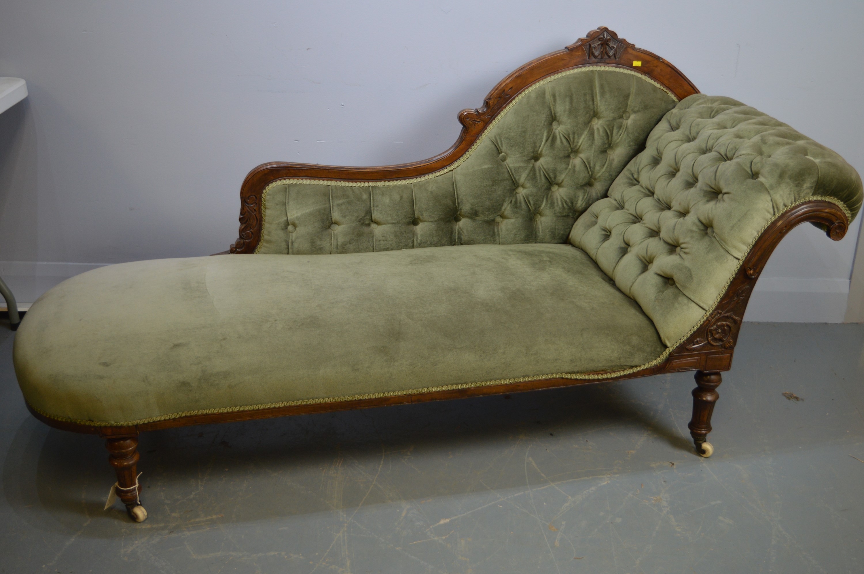 Victorian walnut show frame chaise longue