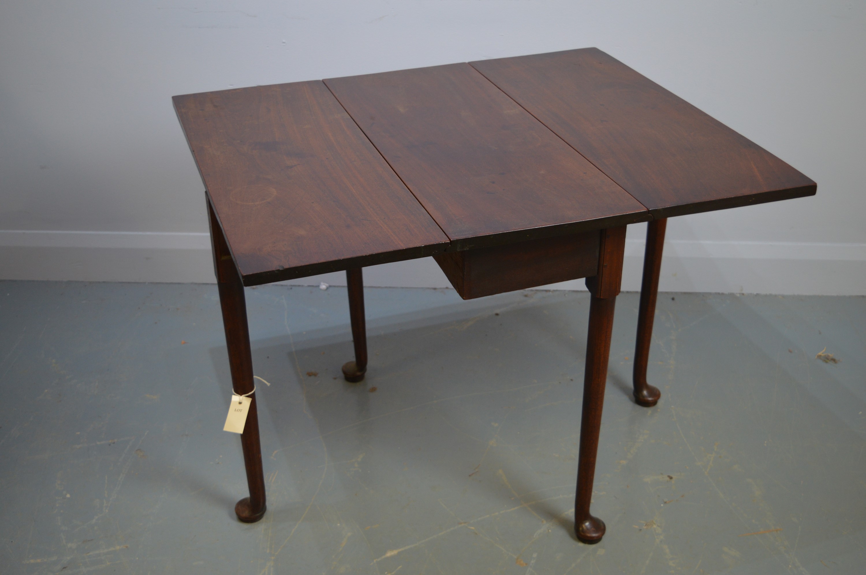 George III style mahogany drop leaf table