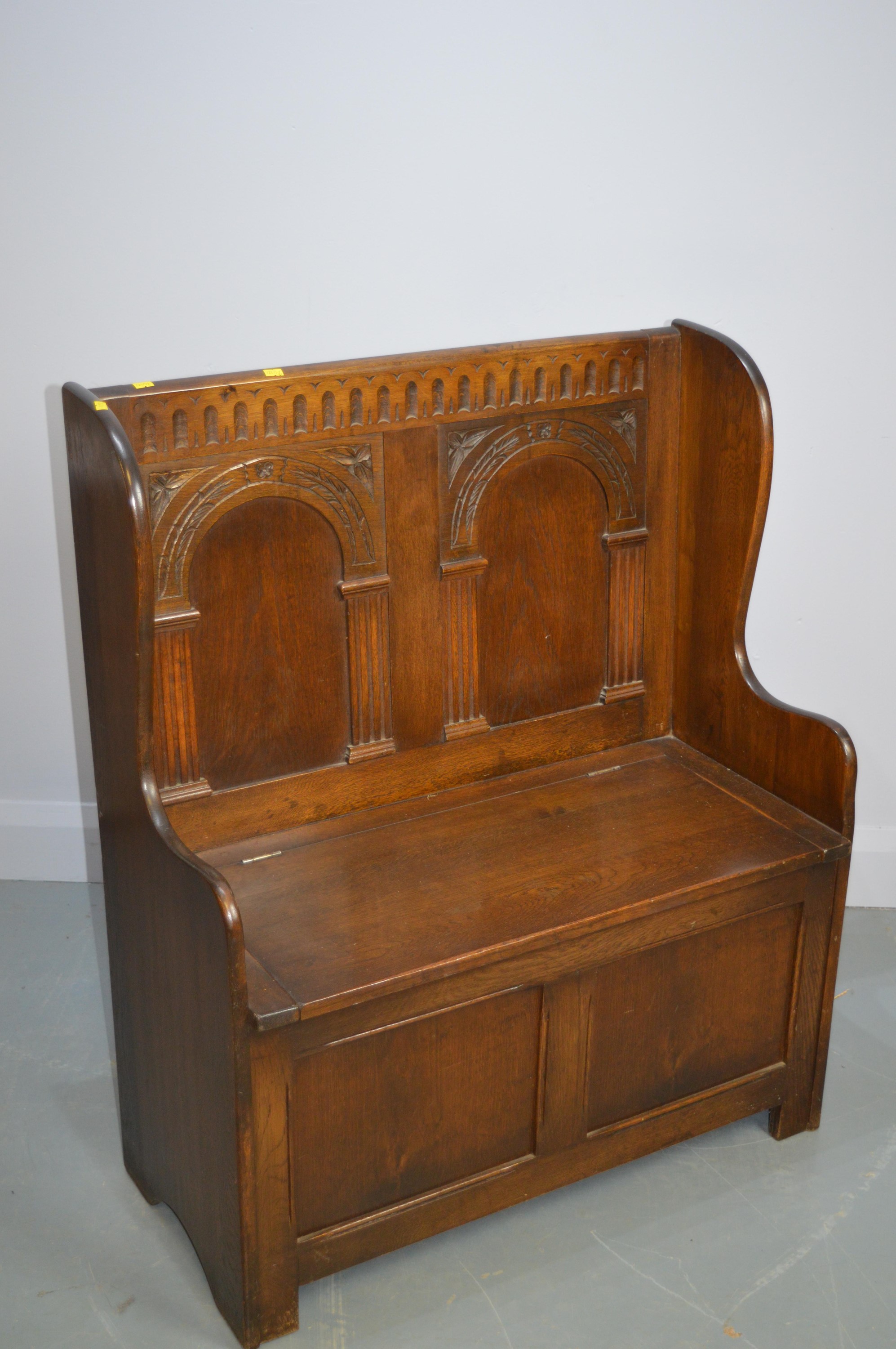 20th Century oak settle