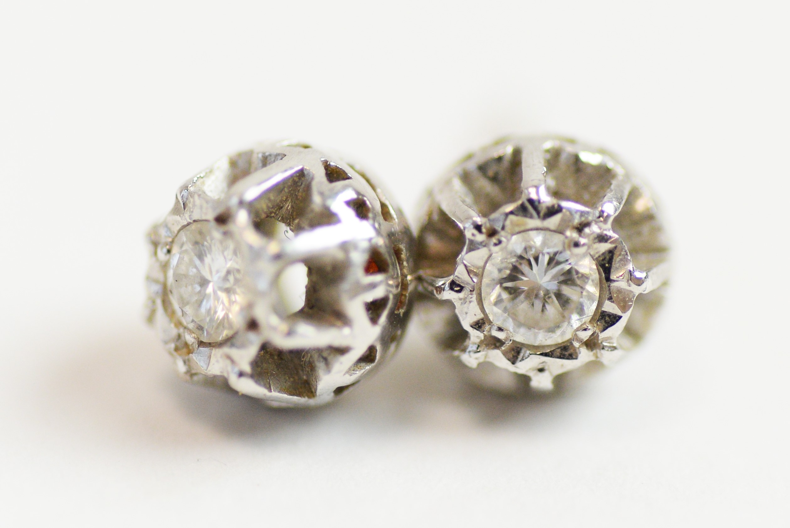 Pair diamond stud earrings - Image 2 of 3