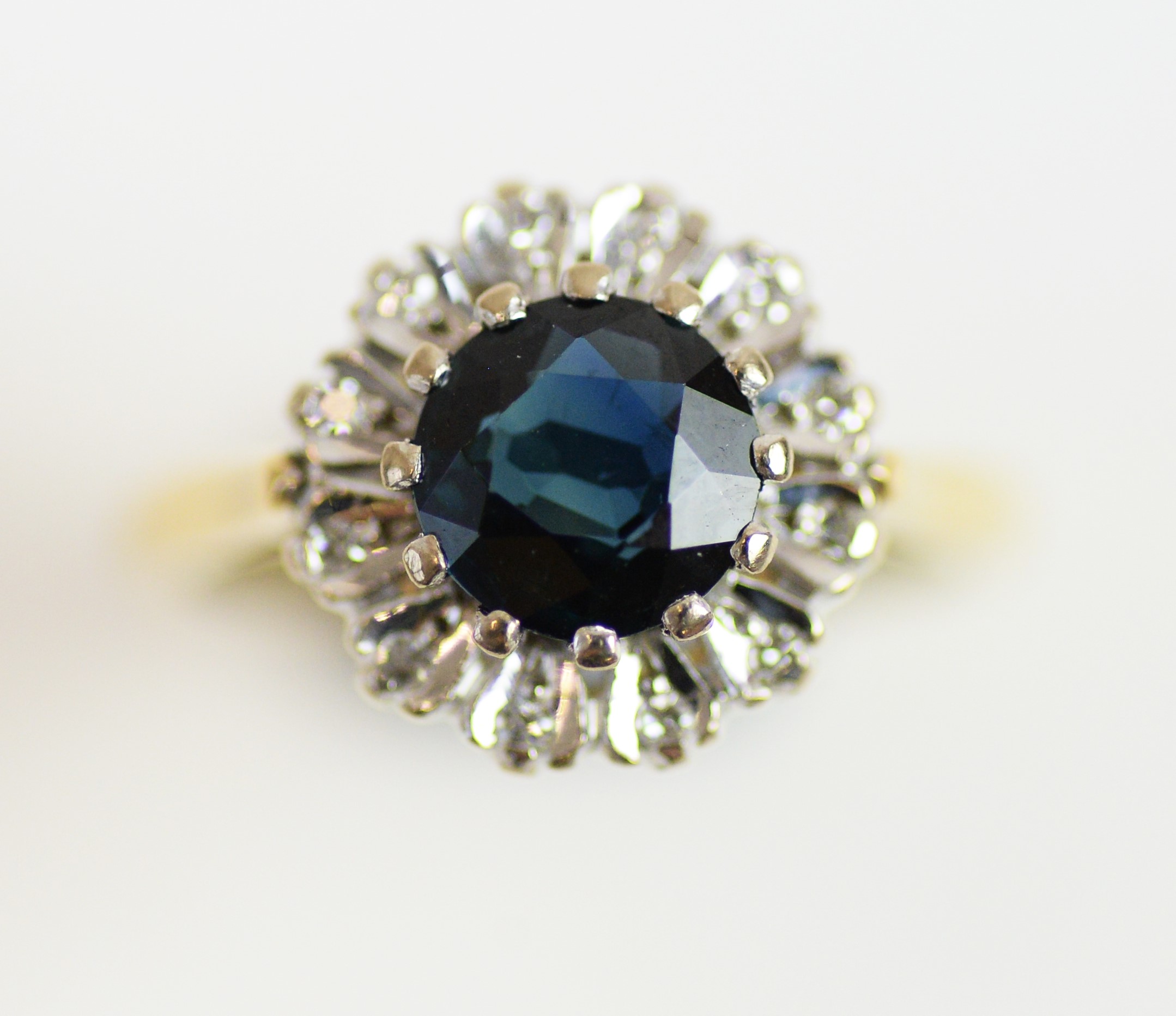 A sapphire and diamond cluster ring - Image 3 of 3