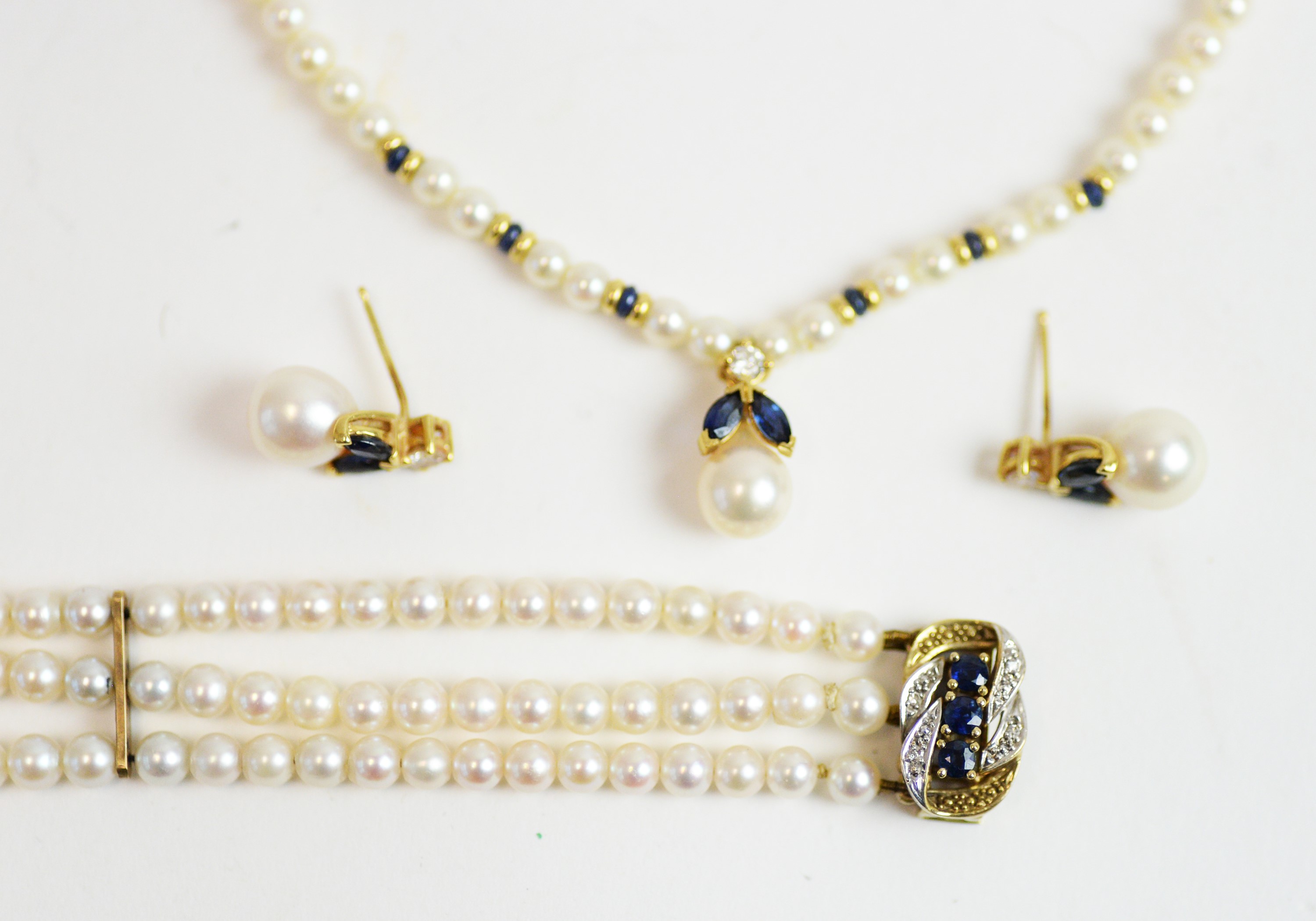 Pearl, diamond and sapphire necklace, bracelet and earrings