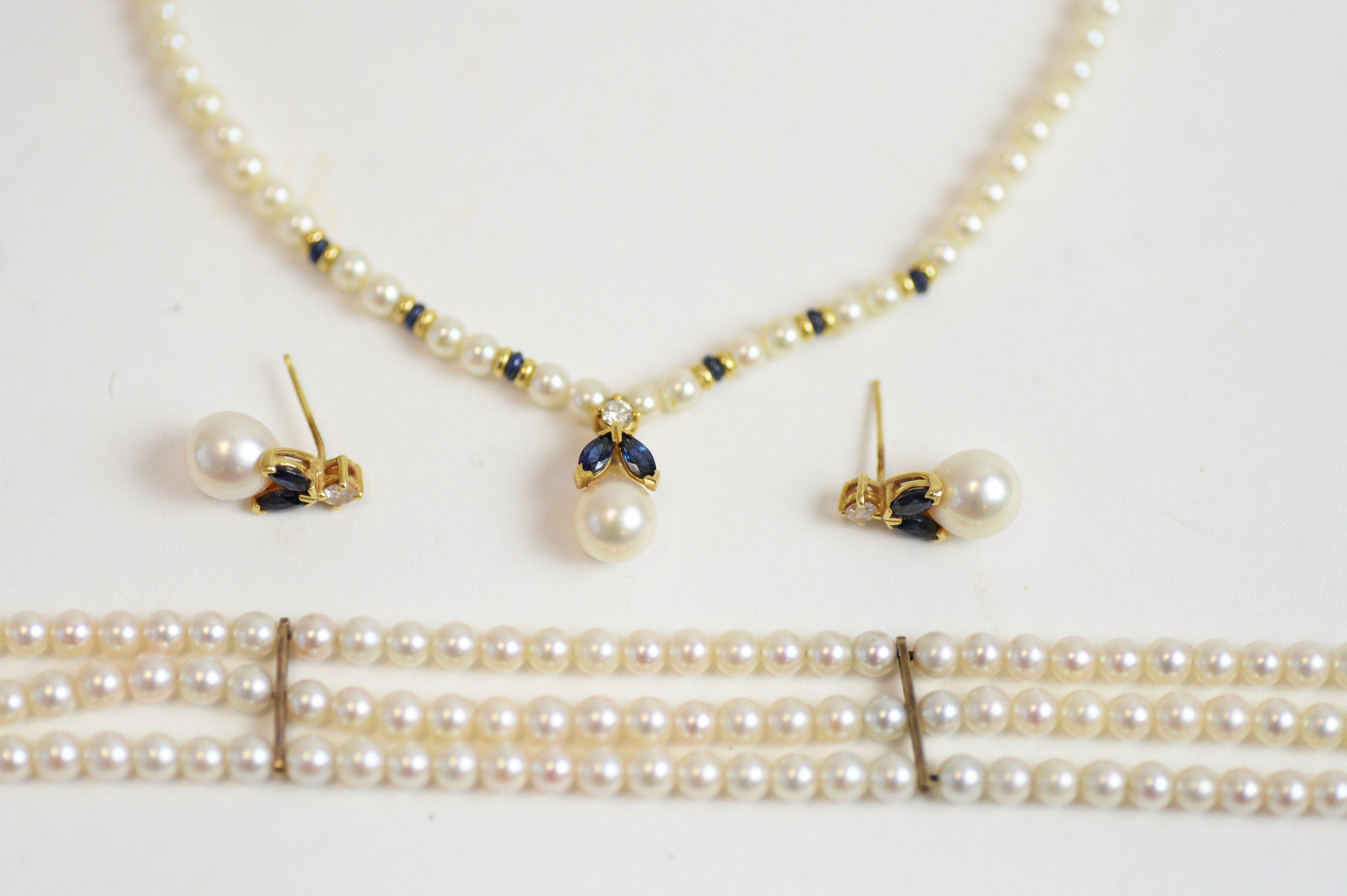 Pearl, diamond and sapphire necklace, bracelet and earrings - Image 3 of 6