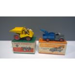 Dinky Supertoys No 592 Dumper Truck: and a Dinky Toys 25x Breakdown Lorry.