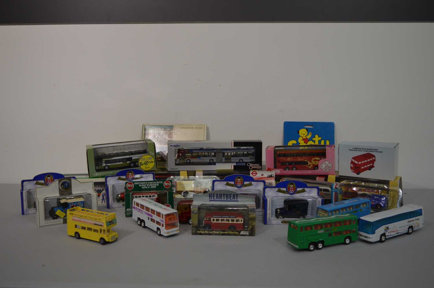 Twenty seven diecast model vehicles various, boxed and unboxed, etc