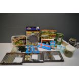 Assorted unboxed N scale carriages and wagons,  scenery and figures, transformers and other items (a