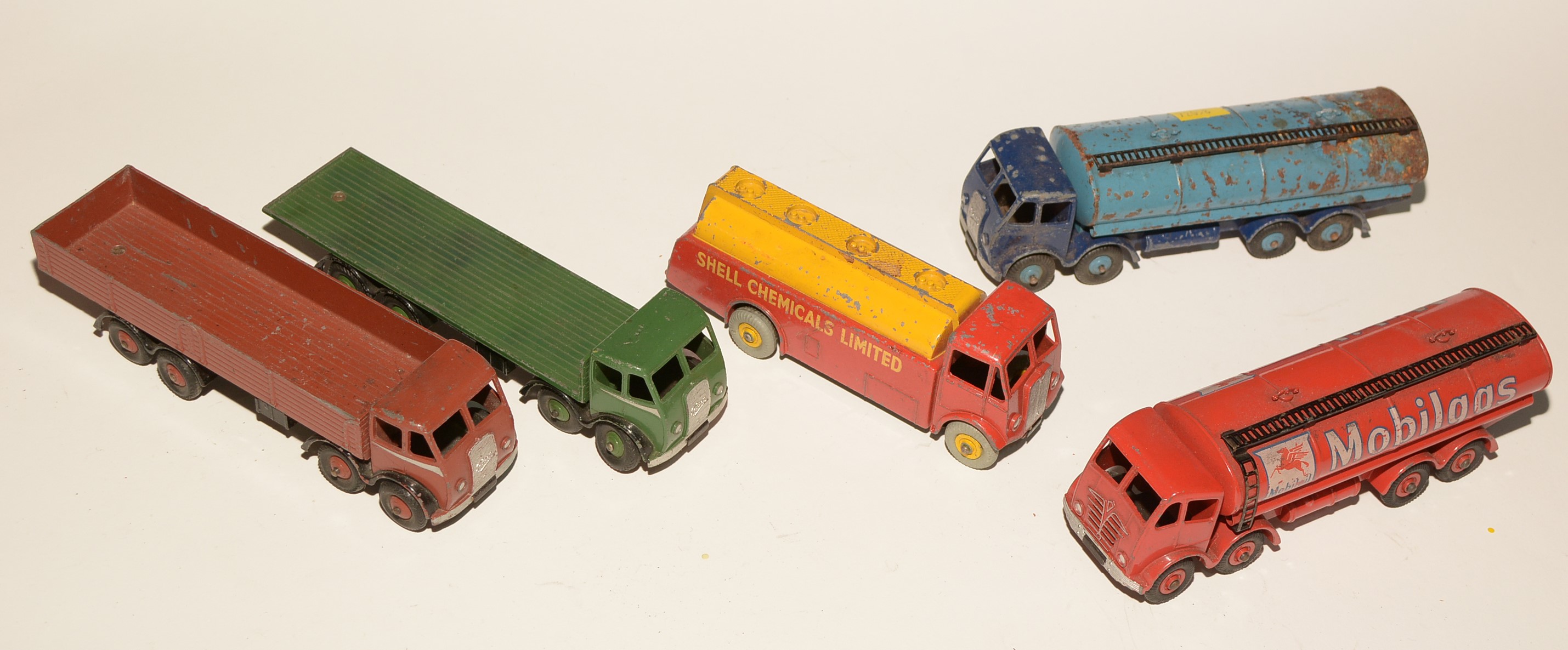 Dinky diecast vehicles unboxed.