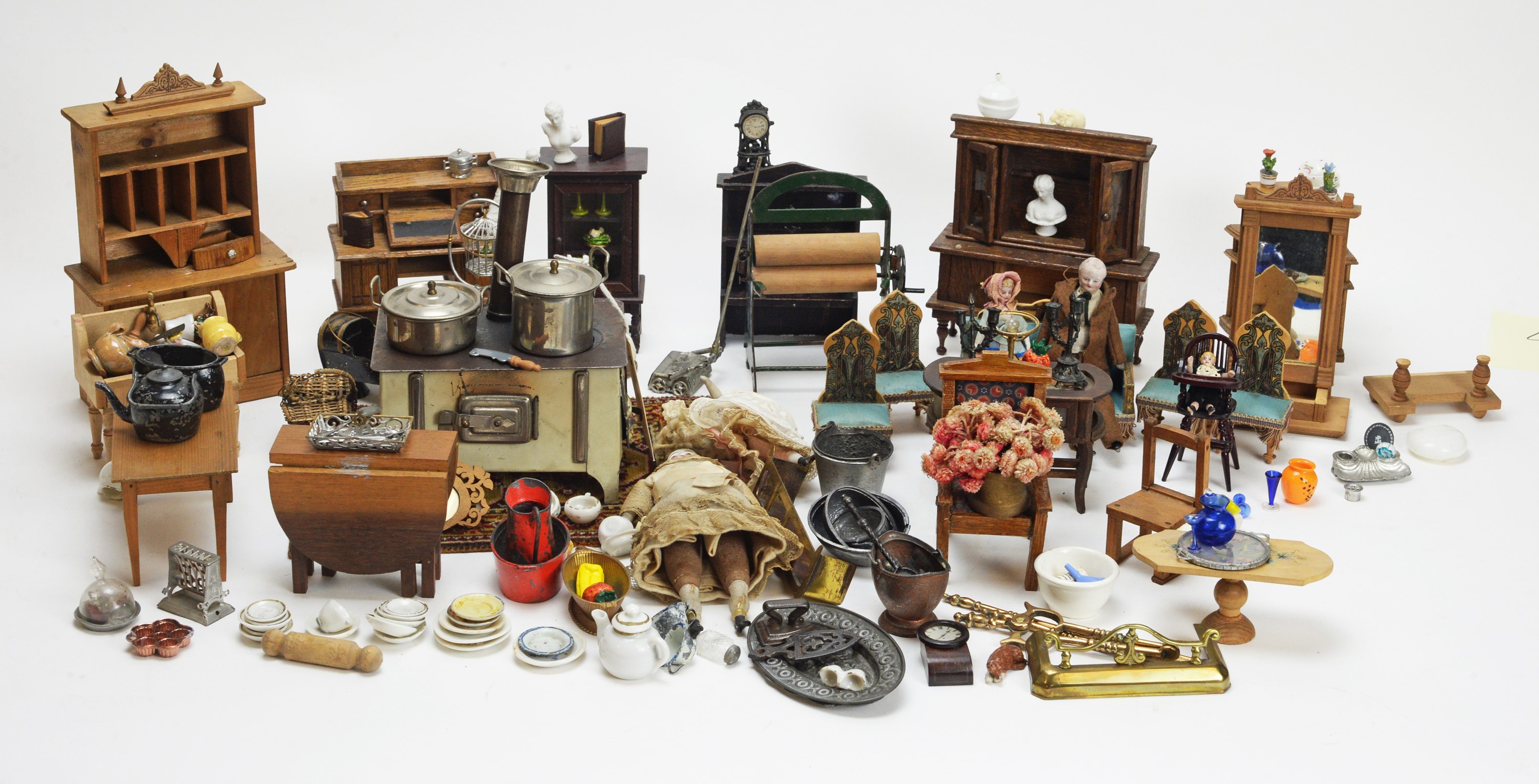 A collection of doll's house dolls, furniture and other items. - Image 2 of 2