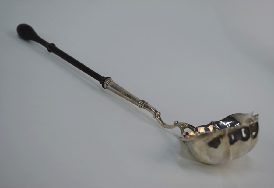 A George II silver punch ladle - Image 2 of 4