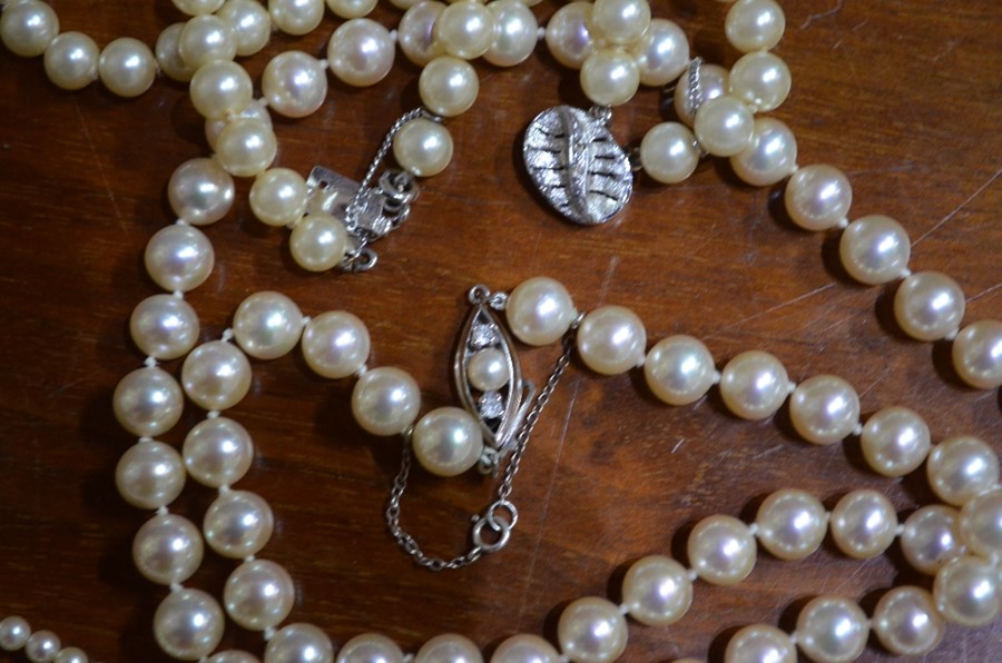 Three rows of various pearls etc. - Image 3 of 3