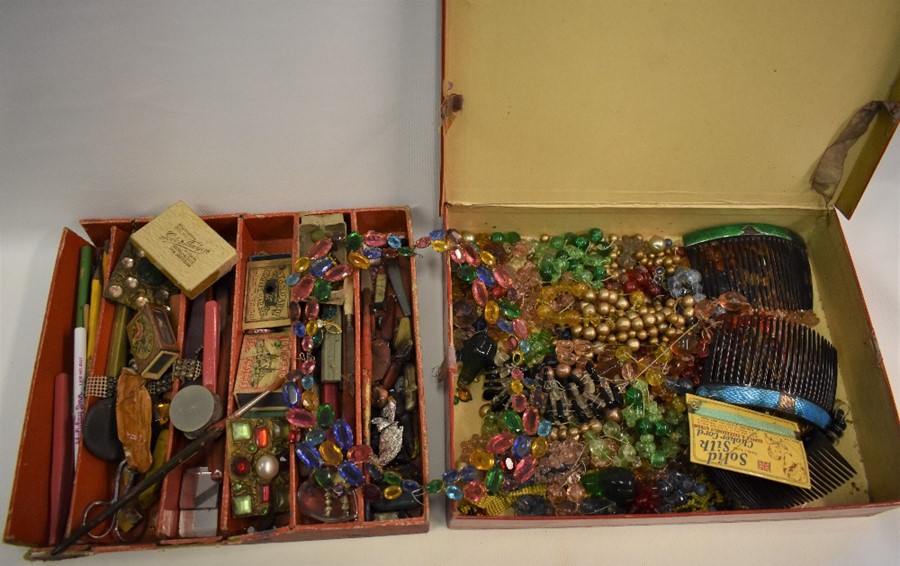 A collection of various vintage jewellery items including loose beads, and other collectables - Image 3 of 3