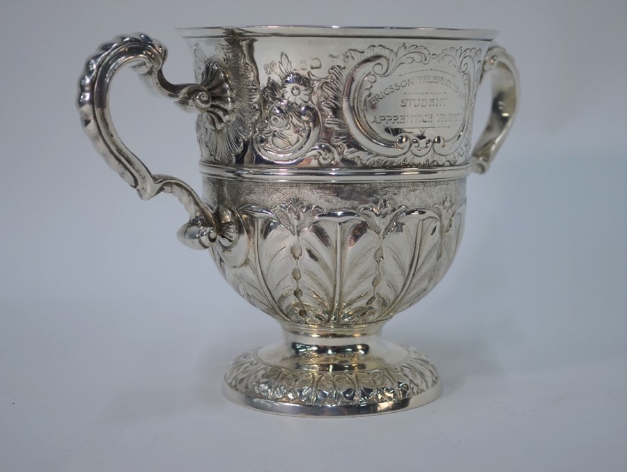 A George II silver loving cup - Image 6 of 8