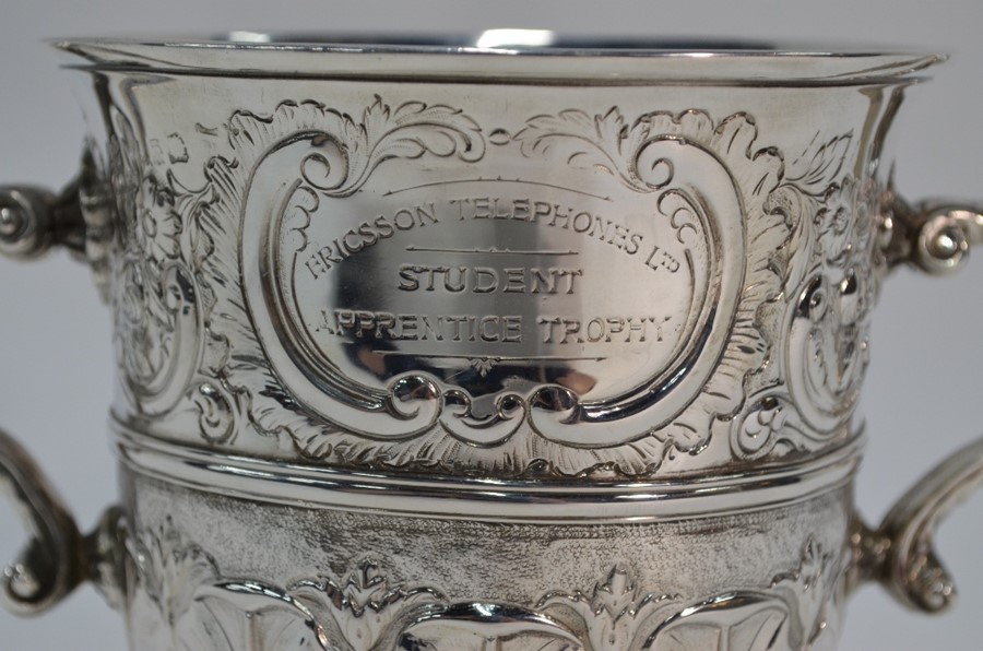 A George II silver loving cup - Image 2 of 8