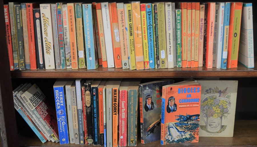 A quantity of classic penguin and other paperback novels including PG Wodehouse