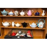 Two boxes of teapots (2)