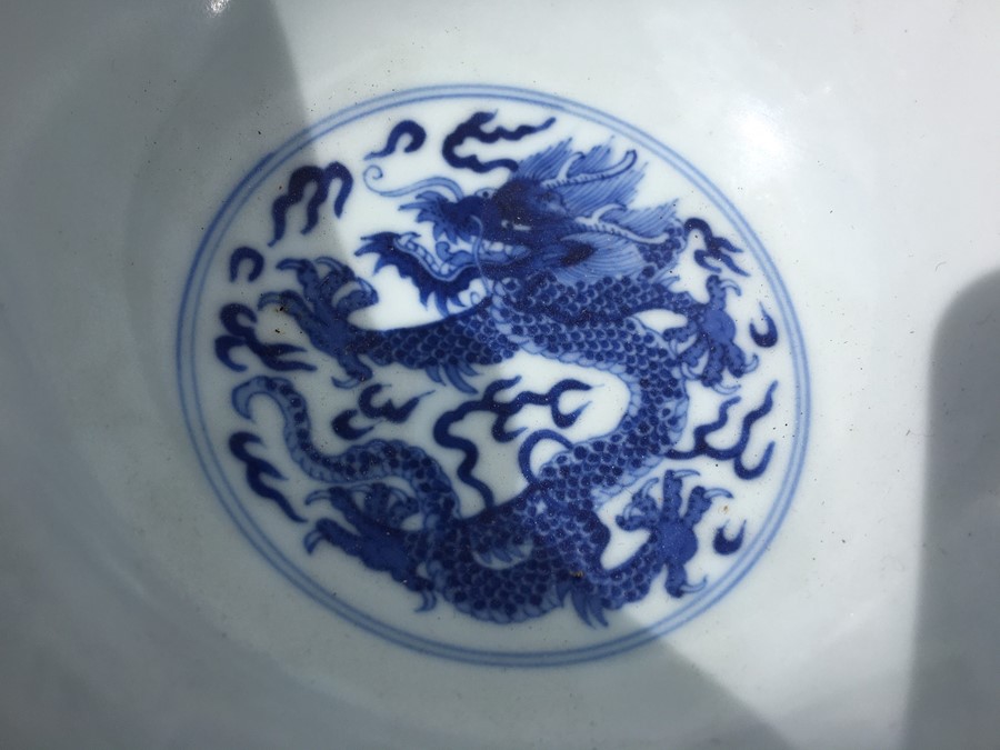 A Chinese blue and white 'Dragon' bowl with Kangxi six-character mark - Image 10 of 10