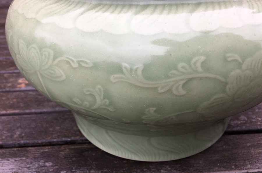 A Chinese celadon peony scroll jardiniere, Qing or later, 15 cm high - Image 7 of 9