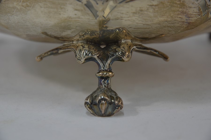 A heavy quality silver fruit bowl with foliate-pierced rim - Image 4 of 4