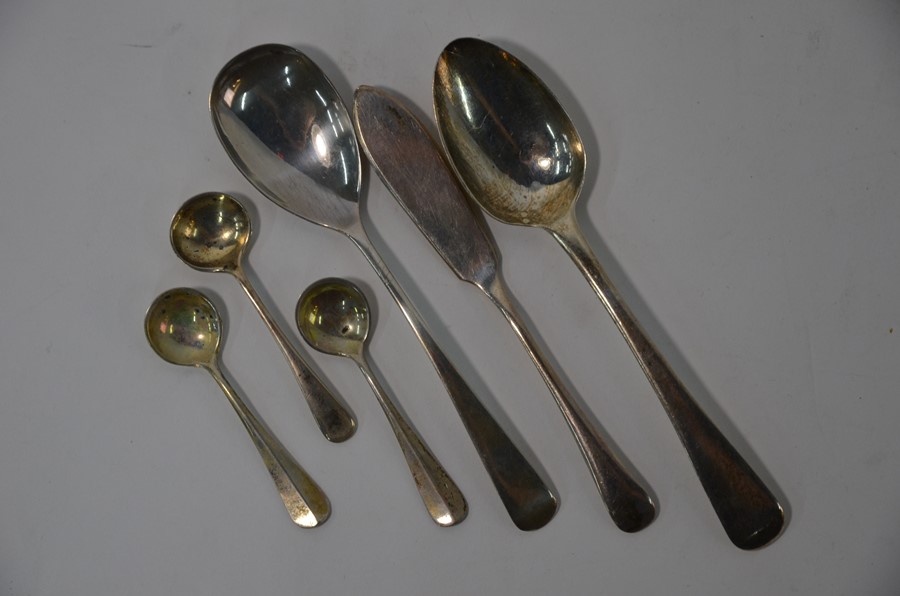 A pair of Victorian silver fiddle pattern tablespoons and other silver items - Image 4 of 4