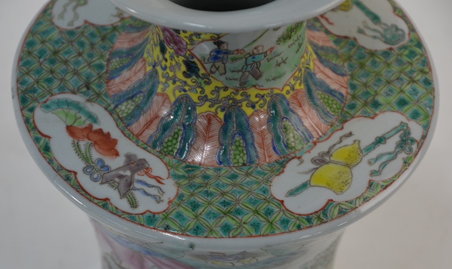 A 20th century Chinese famille rose vase, 30 cm high - Image 7 of 7