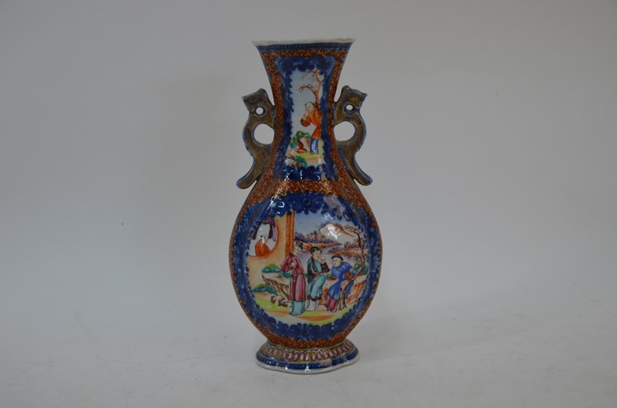 A pair of 18th century Chinese famille rose vases to/w a smaller famille rose vase - Image 10 of 12