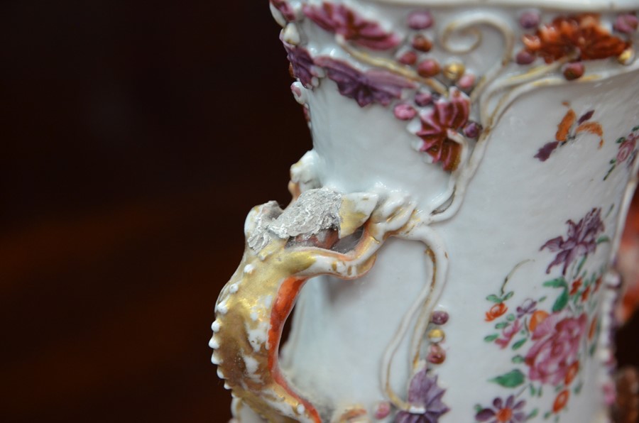 A pair of 18th century Chinese famille rose vases to/w a smaller famille rose vase - Image 7 of 12