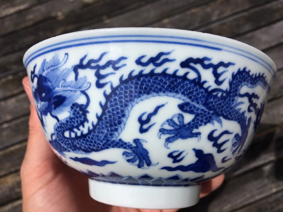 A Chinese blue and white 'Dragon' bowl with Kangxi six-character mark - Image 6 of 10