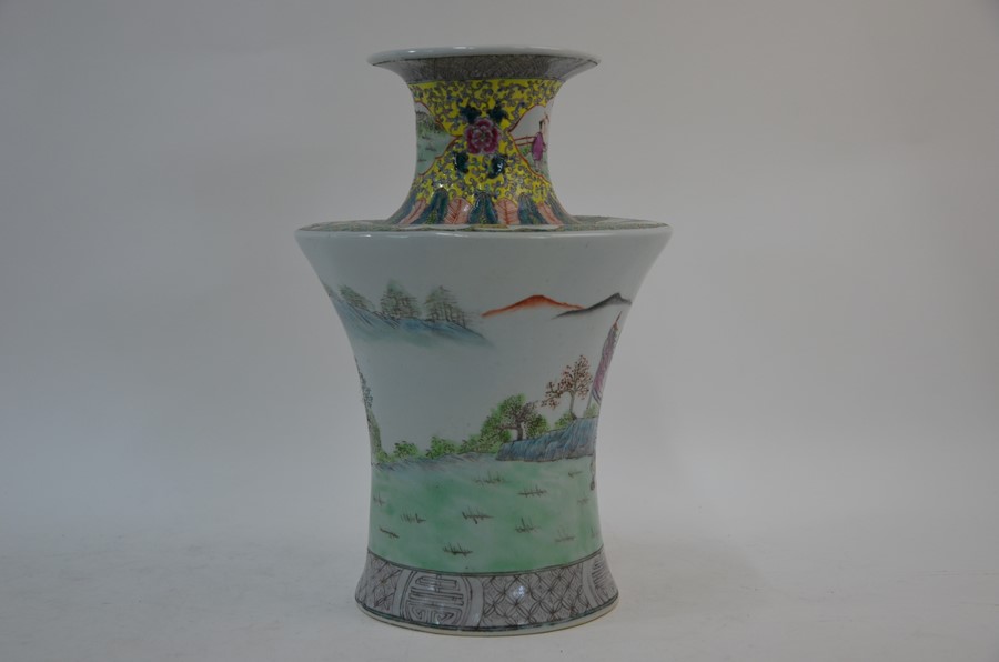 A 20th century Chinese famille rose vase, 30 cm high - Image 4 of 7