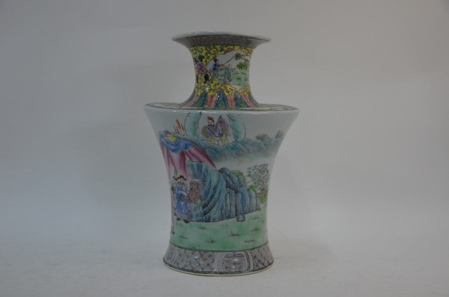 A 20th century Chinese famille rose vase, 30 cm high - Image 3 of 7