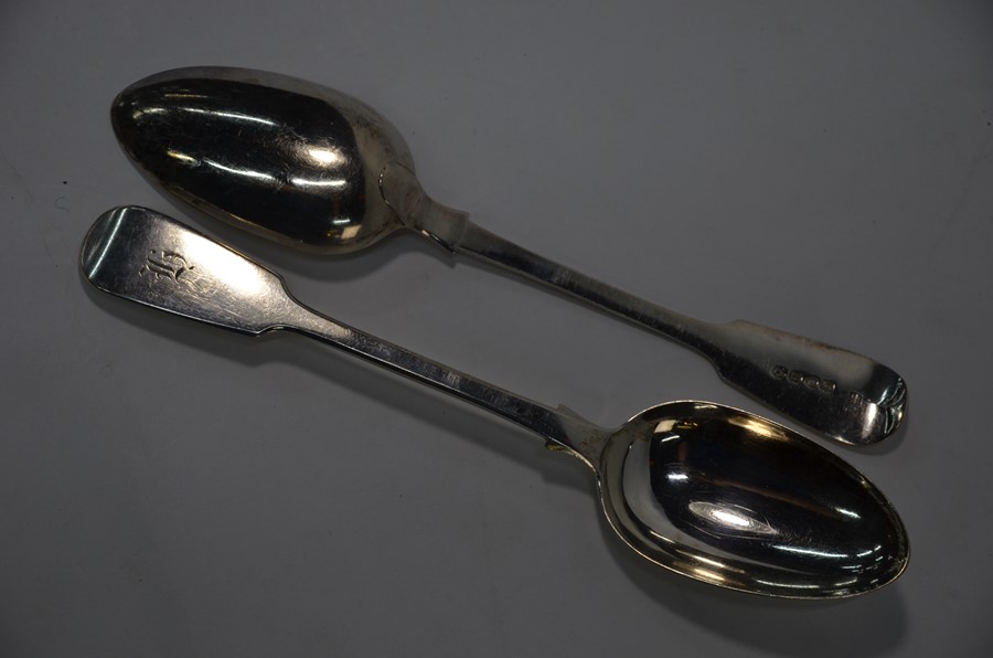 A pair of Victorian silver fiddle pattern tablespoons and other silver items - Image 3 of 4
