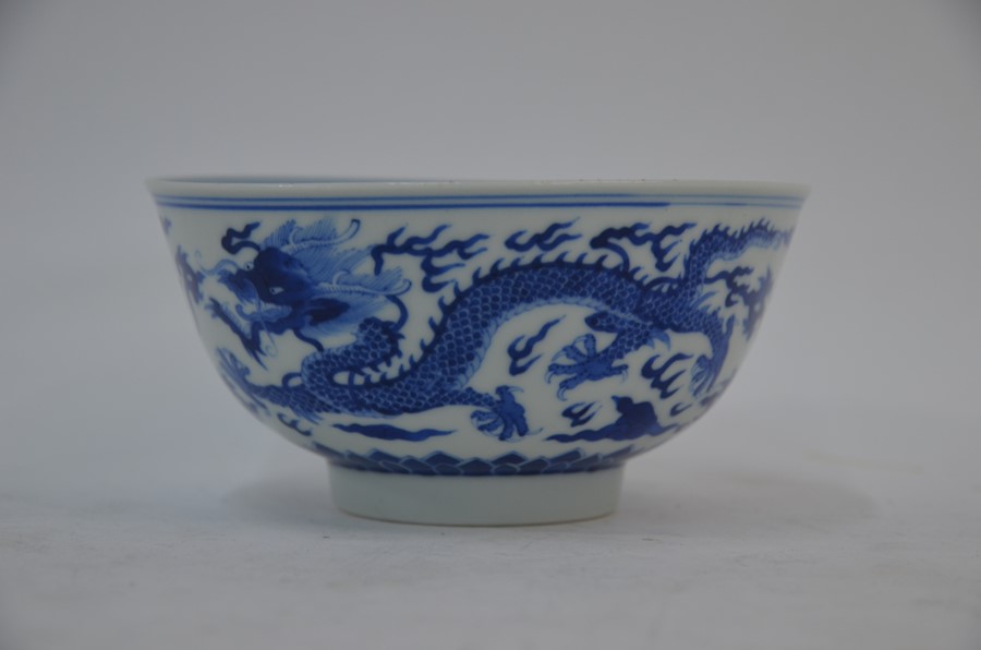 A Chinese blue and white 'Dragon' bowl with Kangxi six-character mark - Image 2 of 10