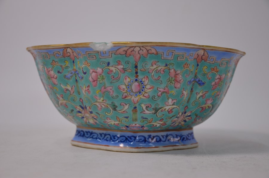 A Chinese famille rose bowl, Xianfeng six-character mark (1851-1861) - Image 3 of 8