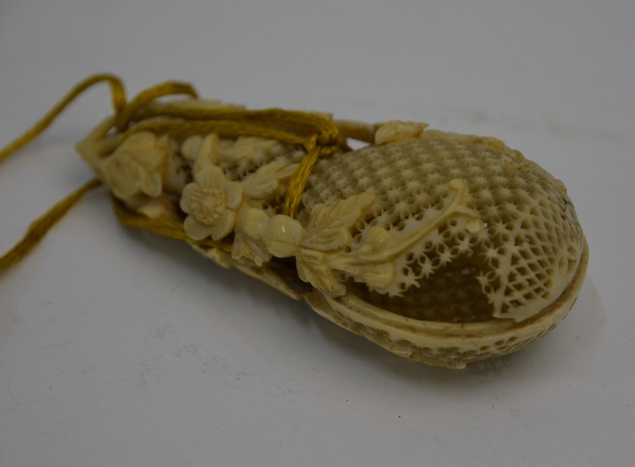A 19th century Chinese ivory cricket cage/carrier - Image 3 of 5