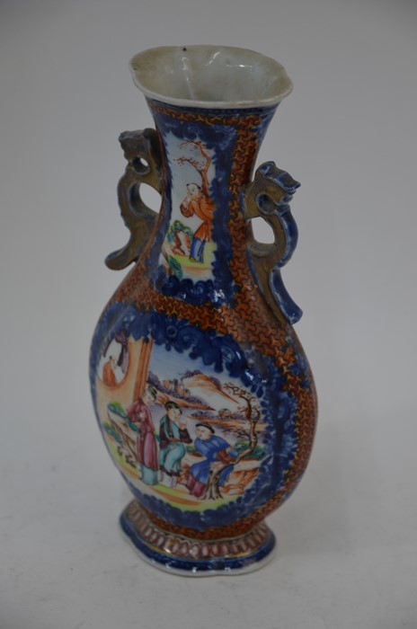 A pair of 18th century Chinese famille rose vases to/w a smaller famille rose vase - Image 9 of 12