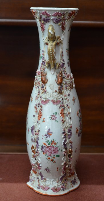 A pair of 18th century Chinese famille rose vases to/w a smaller famille rose vase - Image 4 of 12